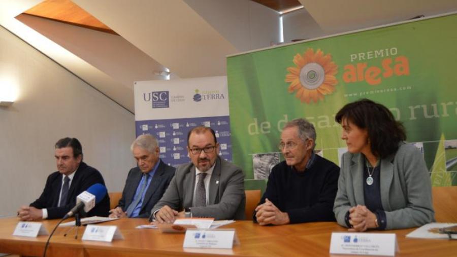 De esquerda a dereita, Víctor Nogueira, Álvaro Rodríguez Eiras, Antonio López, Ángel Carracedo e Montserrat Valcárcel, na Vicerreitoría de Coordinación de Lugo