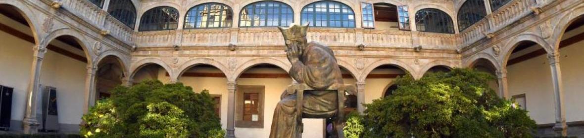 Imaxe do claustro do Pazo de Fonseca